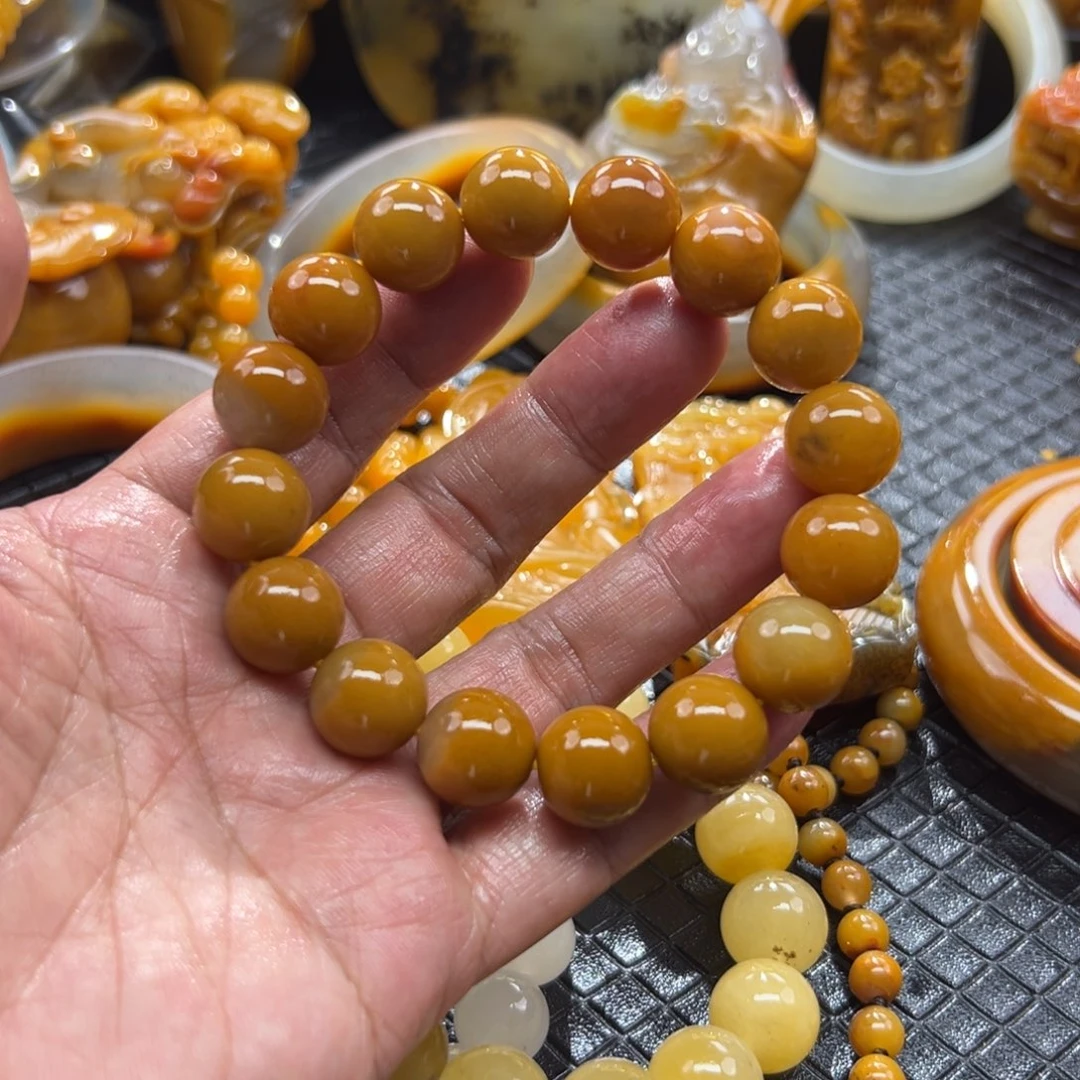 颈饰未镶嵌石英质玉