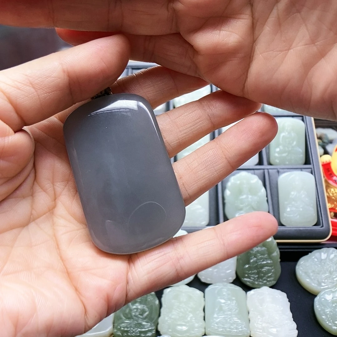 和田玉未镶嵌颈饰L****?