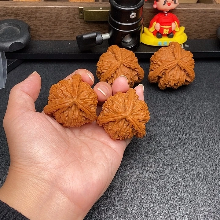 文玩核桃把件白奔