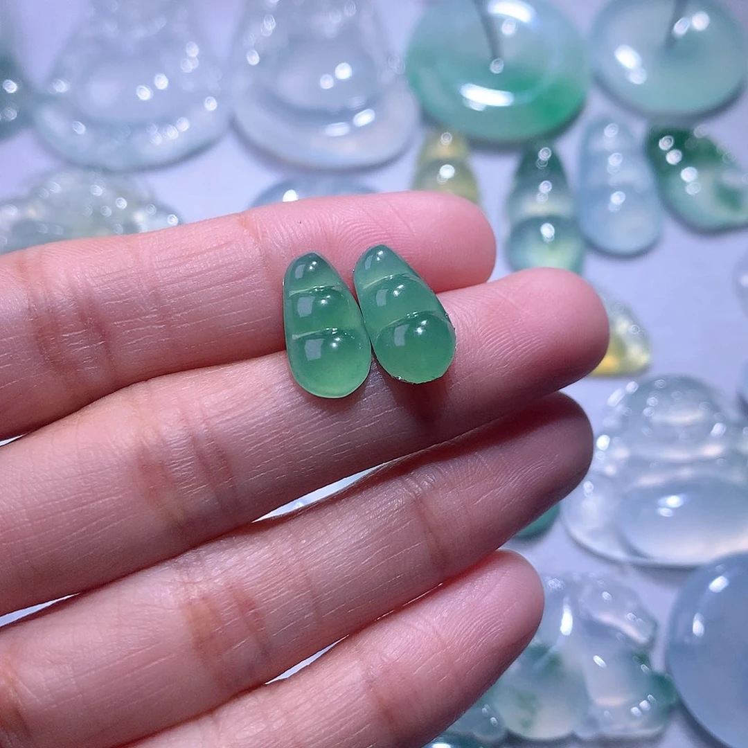 【闪购商品】翡翠颈饰未镶嵌一对