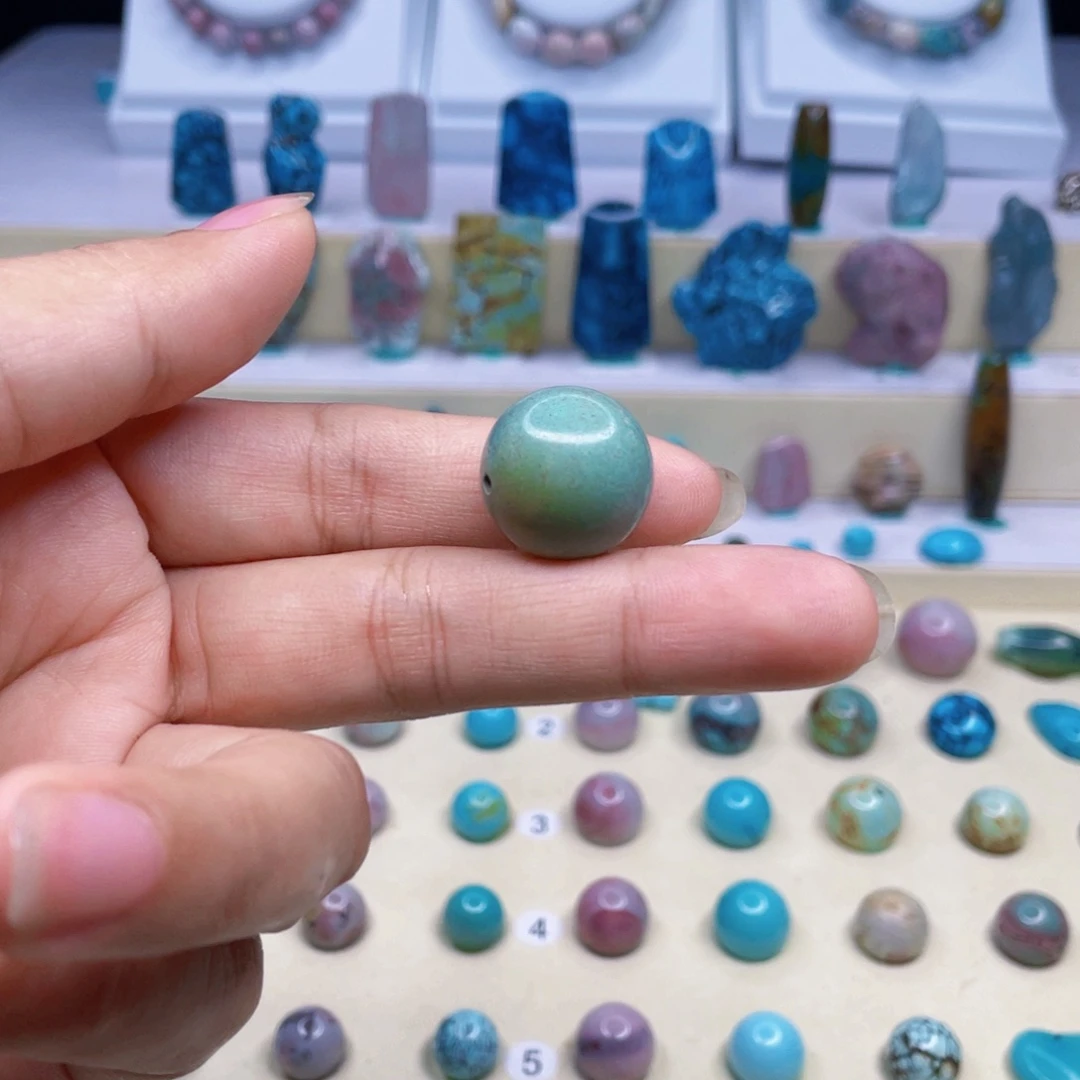 绿松石未镶嵌颈饰