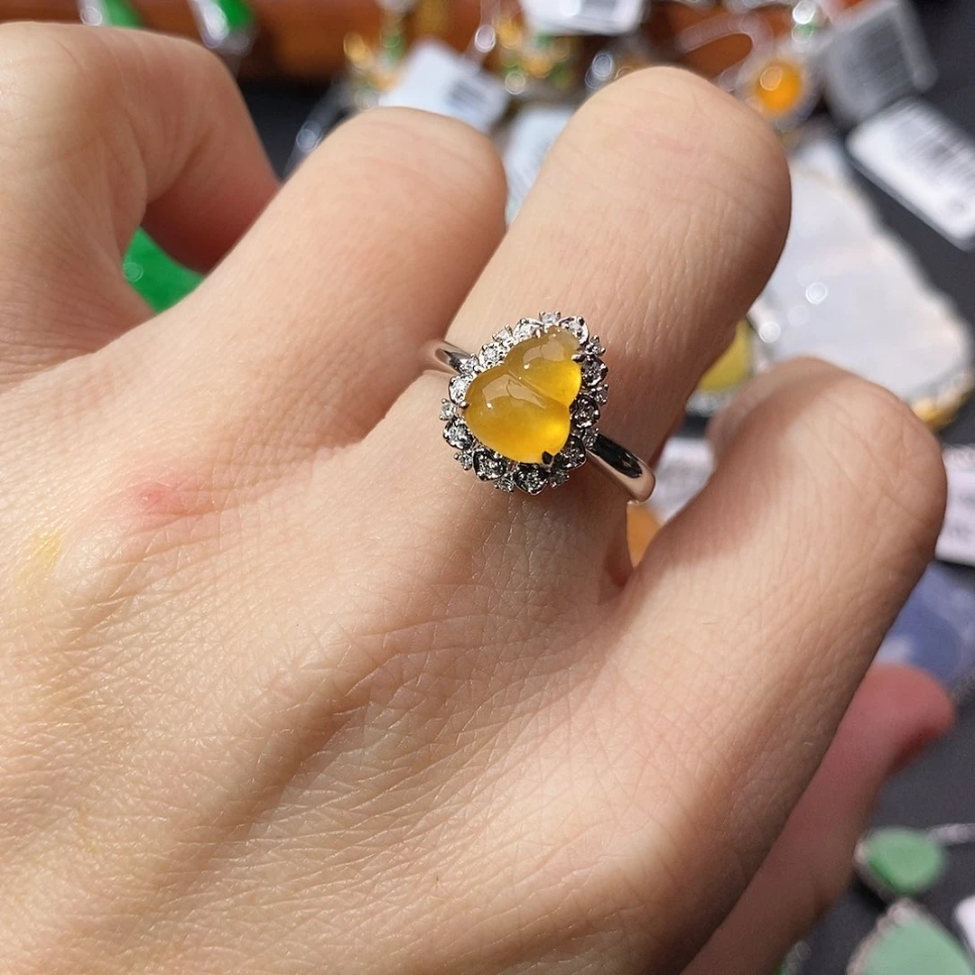 翡翠戒指18K金镶嵌戒指