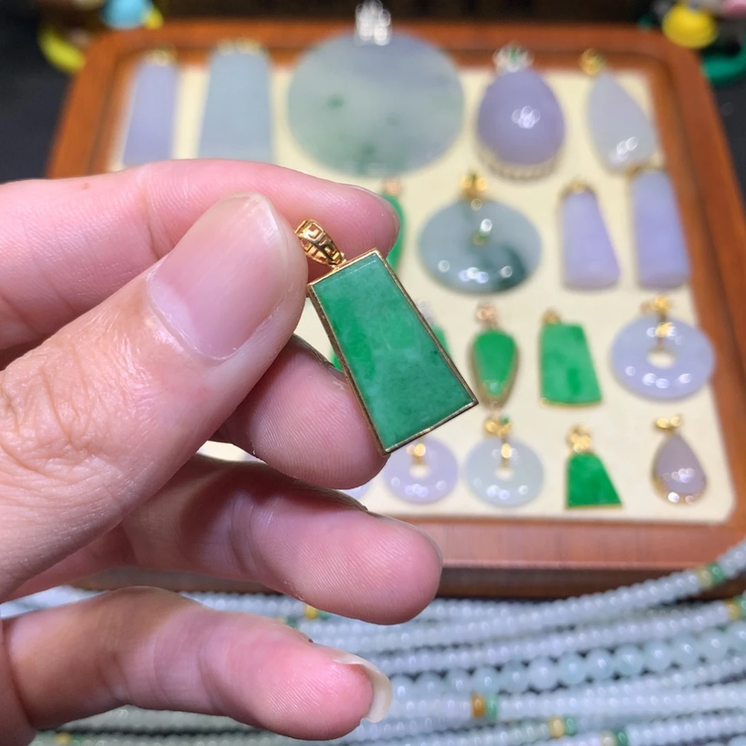 吊坠(不含链)18K金镶嵌翡翠