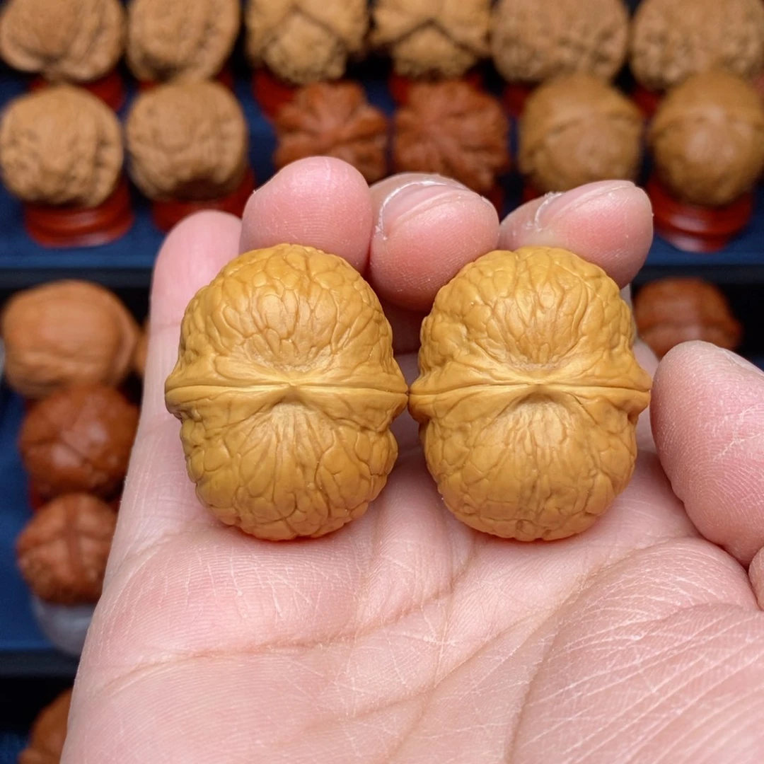 把件文玩核桃手捻野生天启元宝