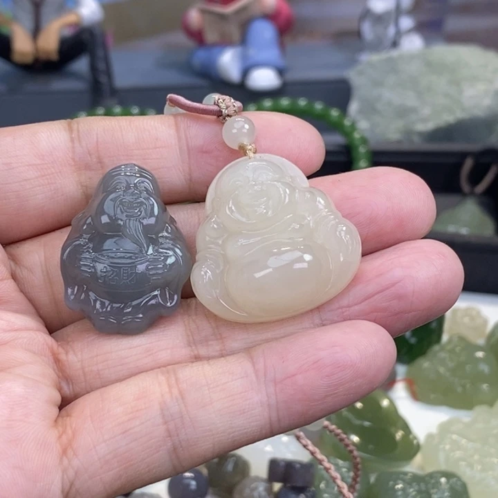 和田玉颈饰未镶嵌梦****?