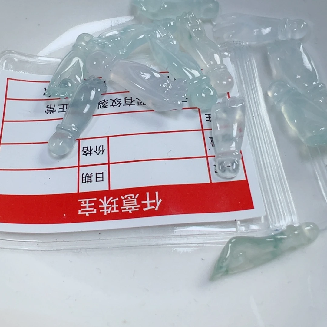 翡翠散珠掌上明珠一个