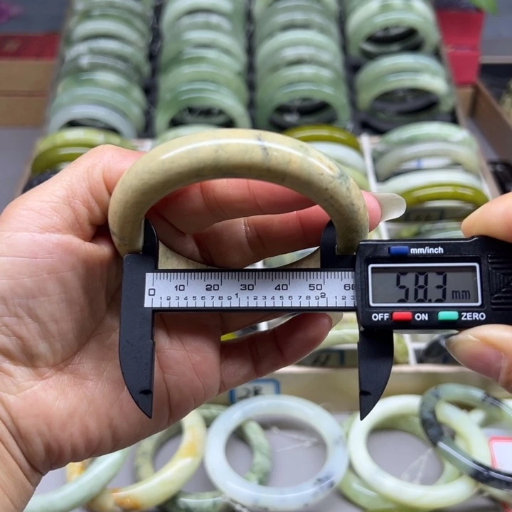 蛇纹石玉未镶嵌手镯46