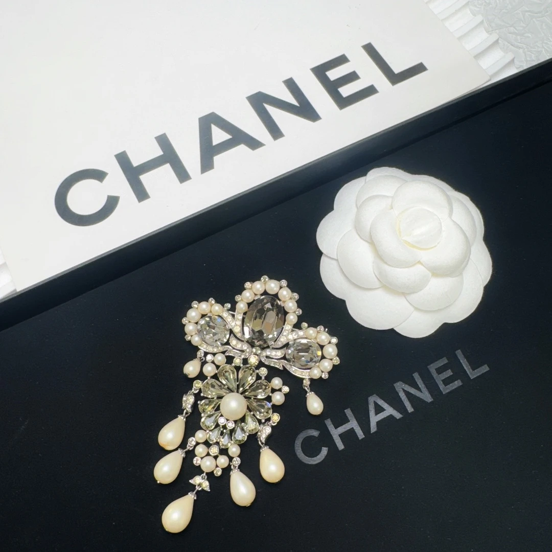 95新  柚礼中古/翠法丽莱茵石珍珠流苏胸针LZ502020