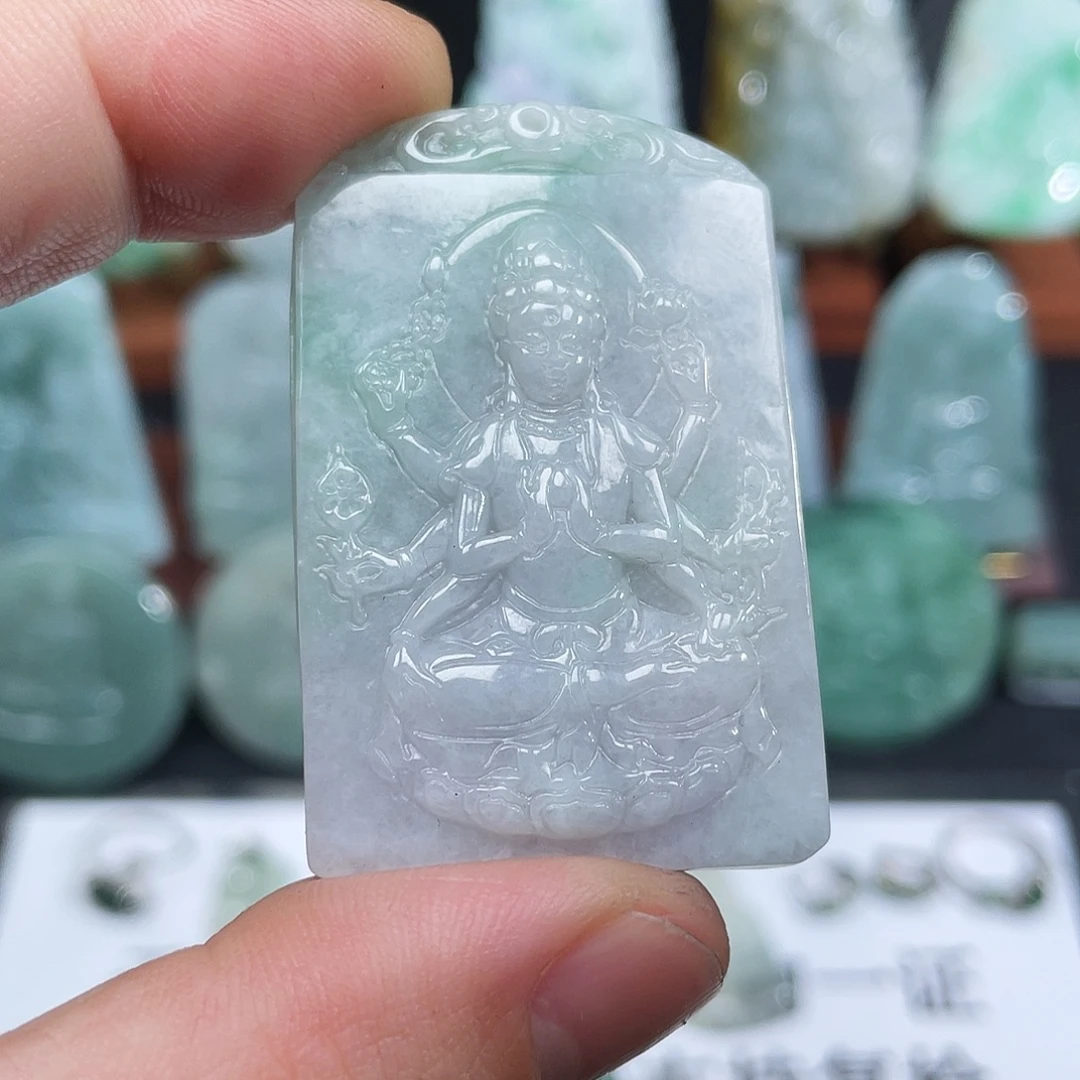 翡翠未镶嵌颈饰千手观音