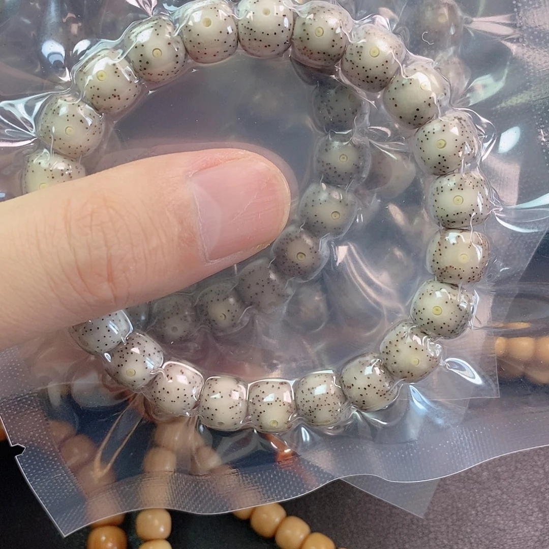 星月菩提吊坠毕业级星月菩提星点高货石玉料10x9