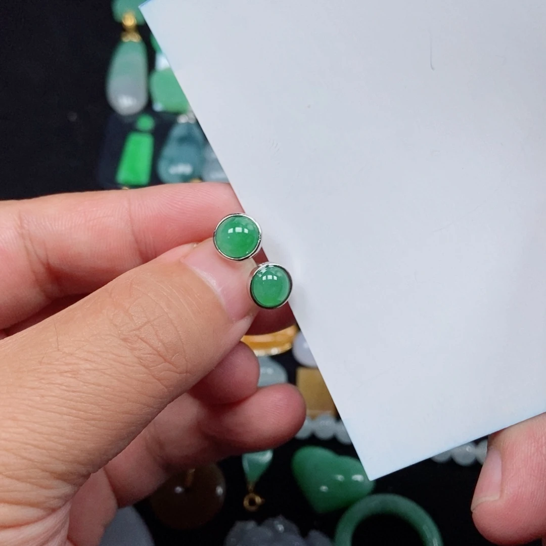 颈饰未镶嵌翡翠耳钉