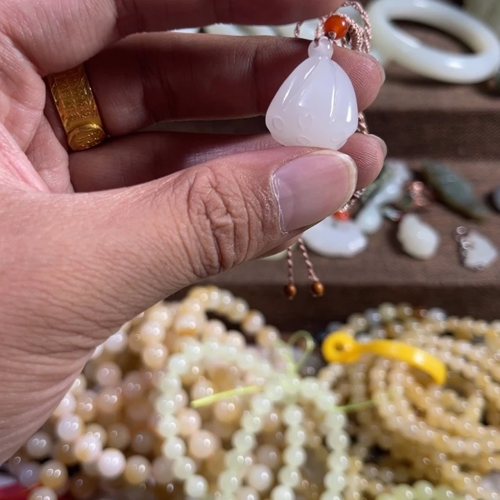 小***乔和田玉未镶嵌颈饰