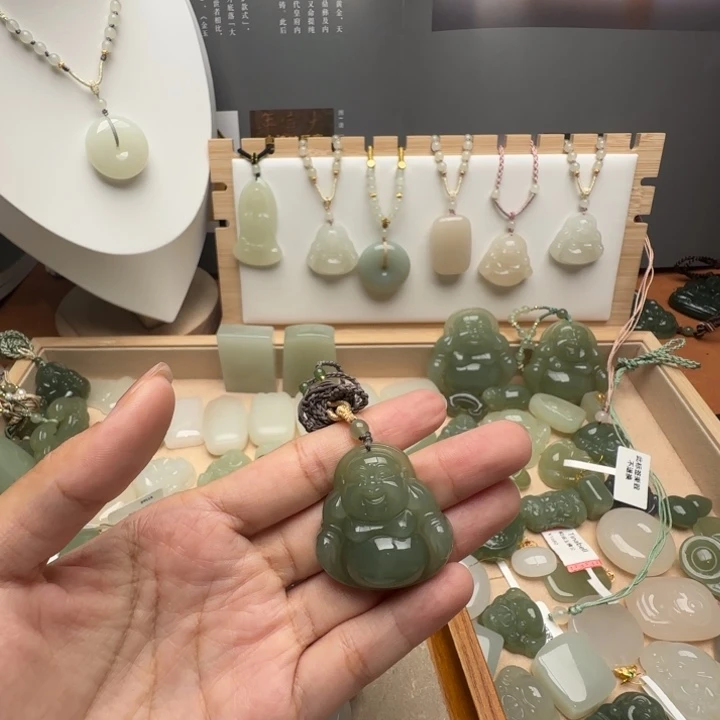 颈饰未镶嵌和田玉