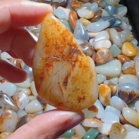 和田玉（糖玉）未镶嵌珠宝奇石35克