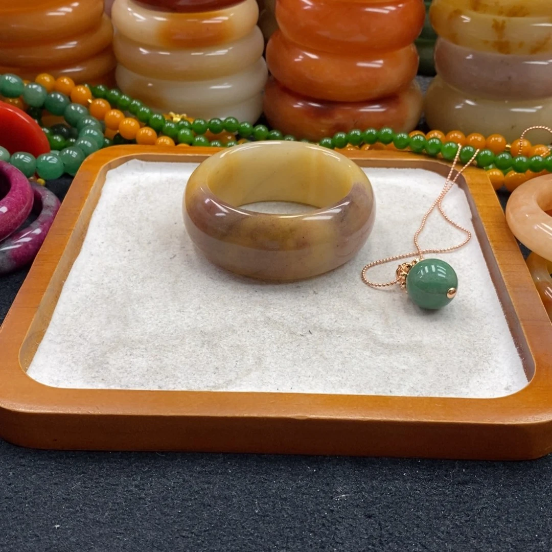 用***5石英岩玉未镶嵌手镯（圆镯）