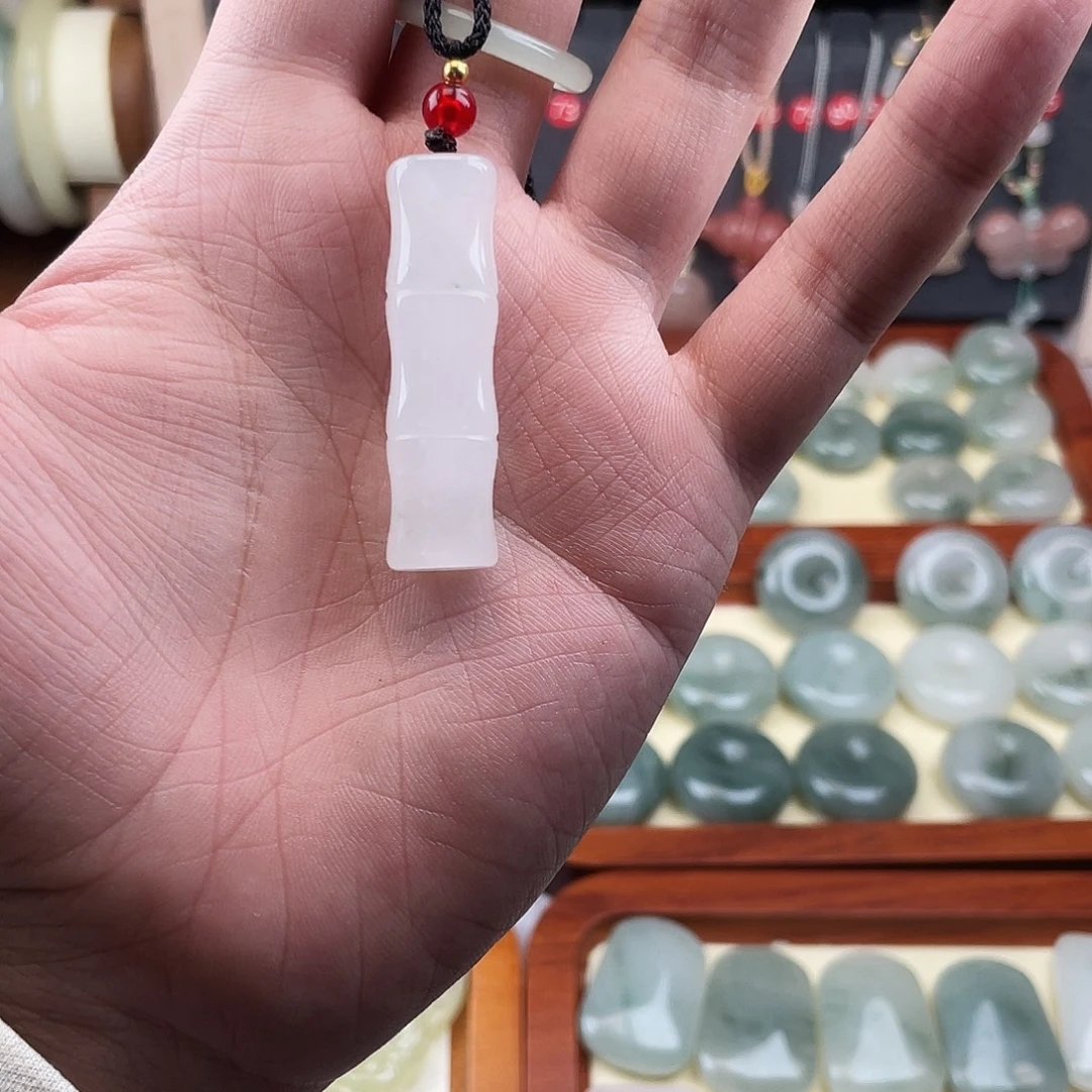 石英质玉未镶嵌颈饰