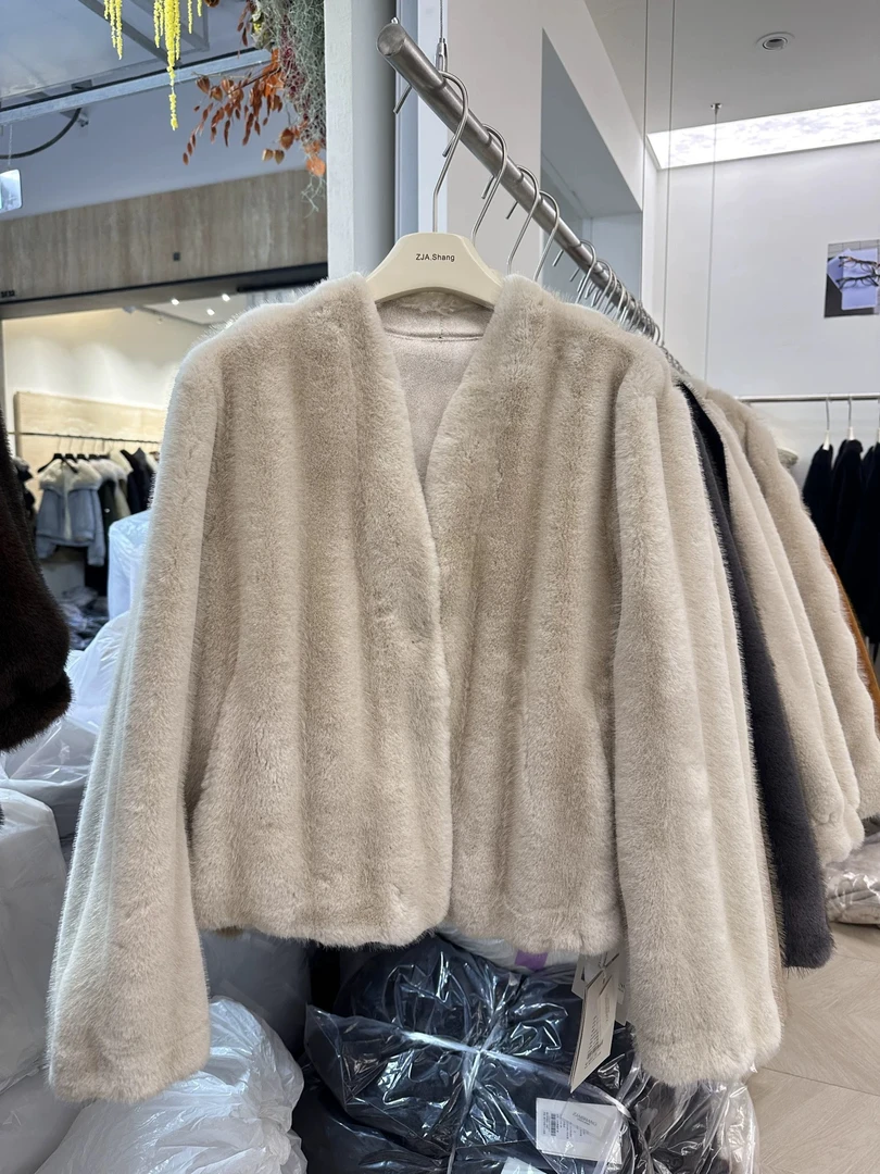 皮毛一体短外套新款软糯慵懒V领上衣