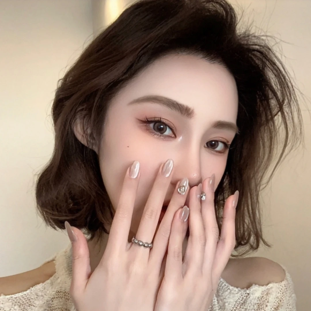 2025新款显白裸色猫眼冰透玻璃珠爆闪气质款高级感纯手工穿戴甲