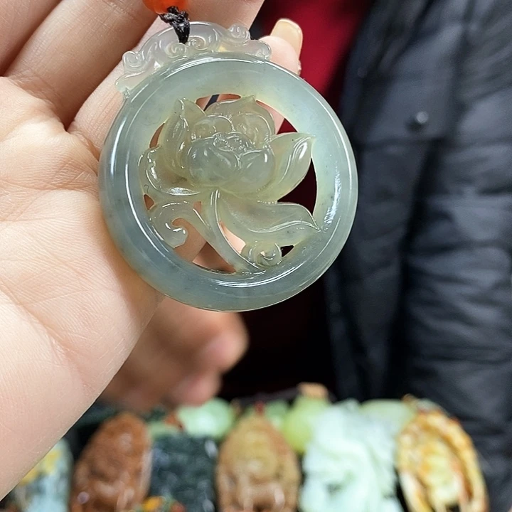 蛇纹石玉吊坠未镶嵌