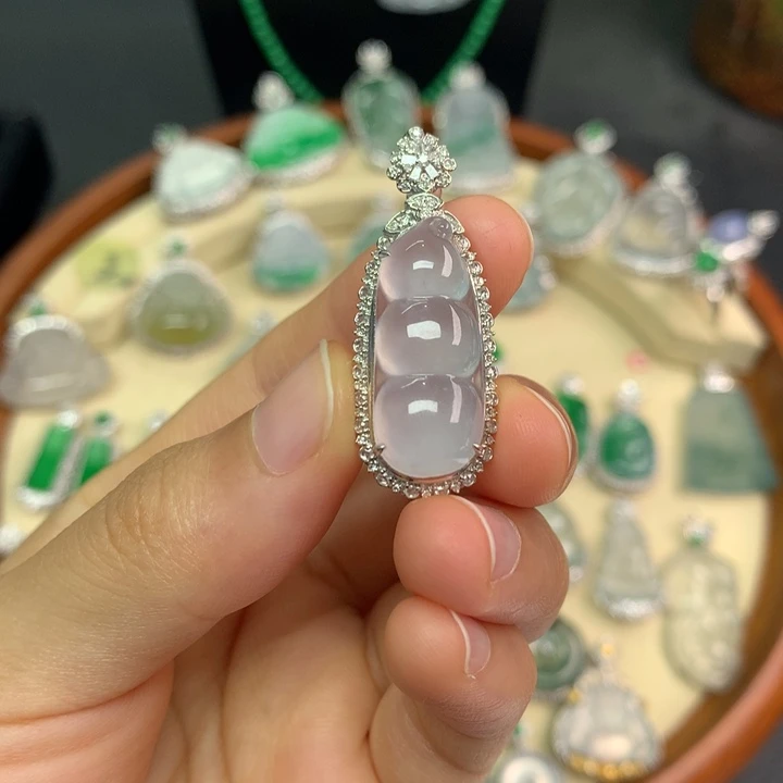 颈饰18K金镶嵌翡翠翡翠