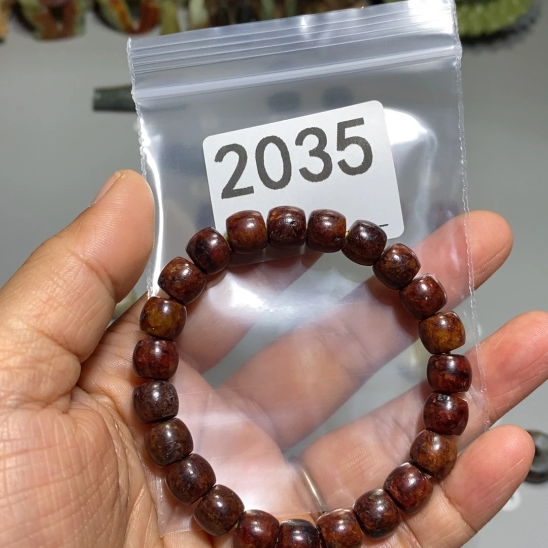 颈饰未镶嵌透闪石质玉回**涯