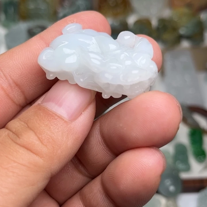翡翠未镶嵌颈饰貔貅