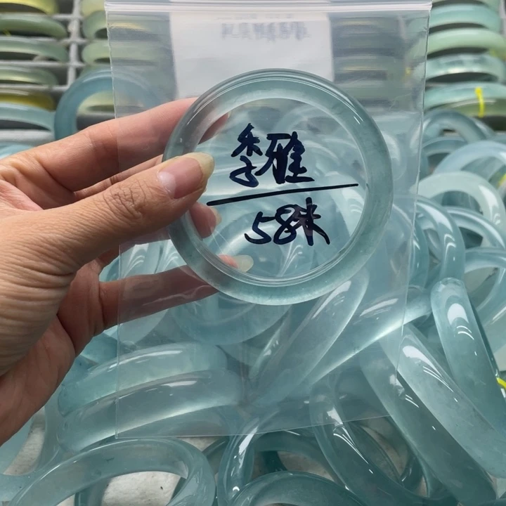 季****未镶嵌手镯石英质玉