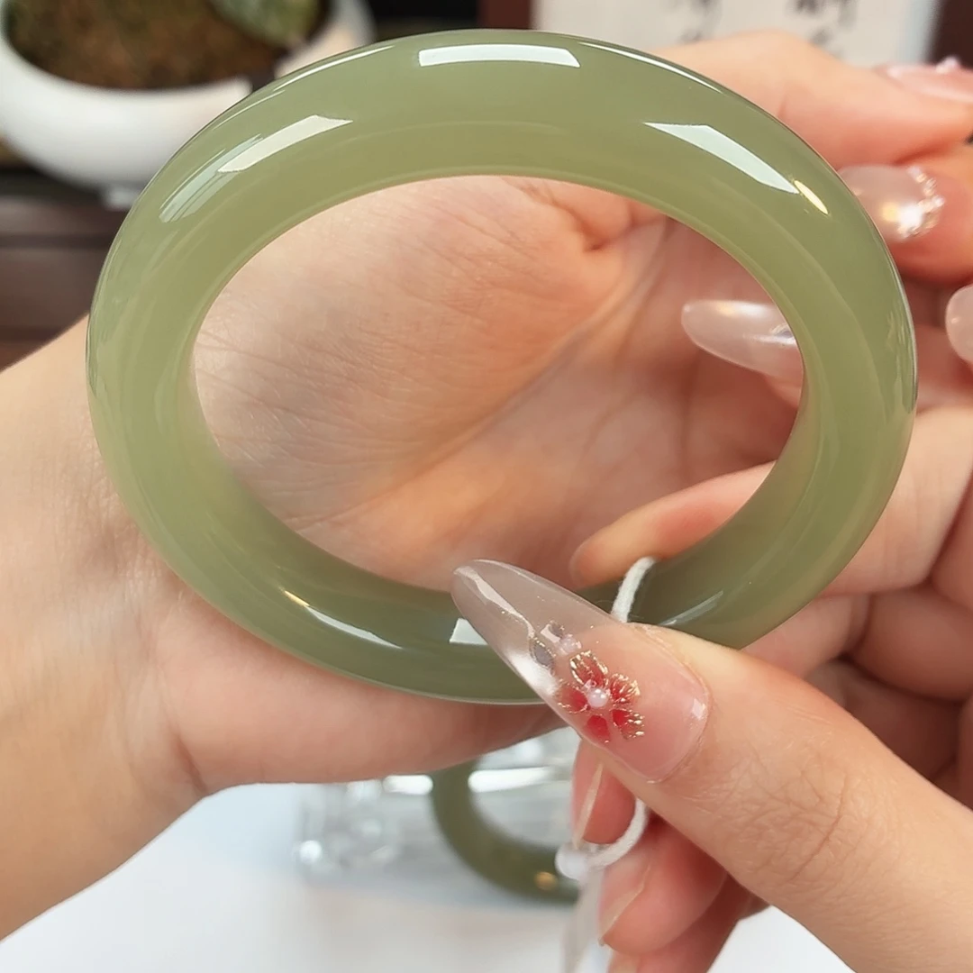 和田玉未镶嵌手镯