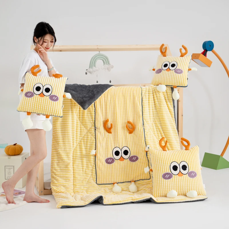 新款牛奶绒抱枕被子两用加厚多功能折叠车载沙发午睡用品2025年