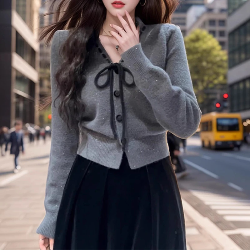 2025年春秋新款蝴蝶结系带小香风气质V领针织衫洋气显瘦长袖上衣