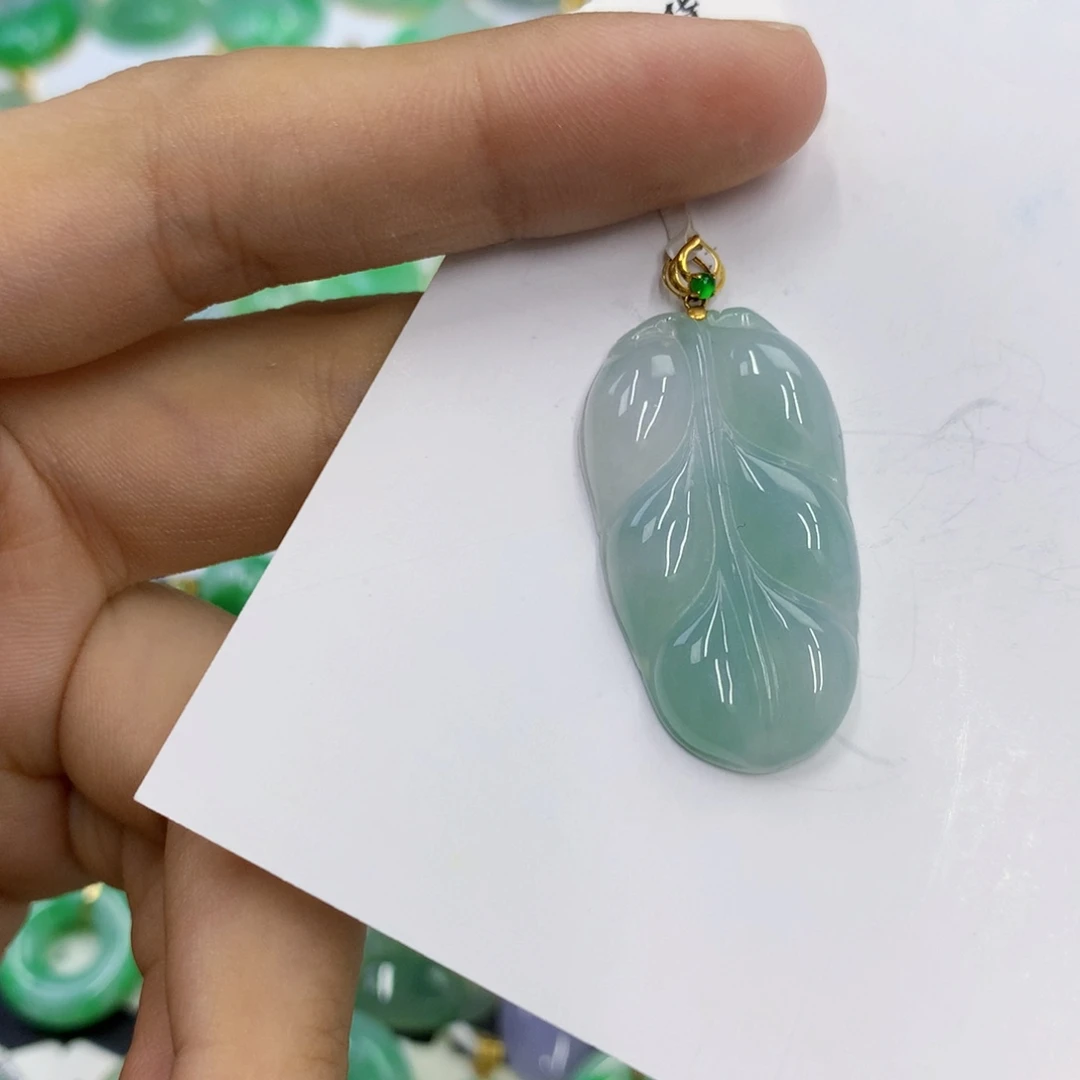 翡翠18K金镶嵌颈饰翡翠