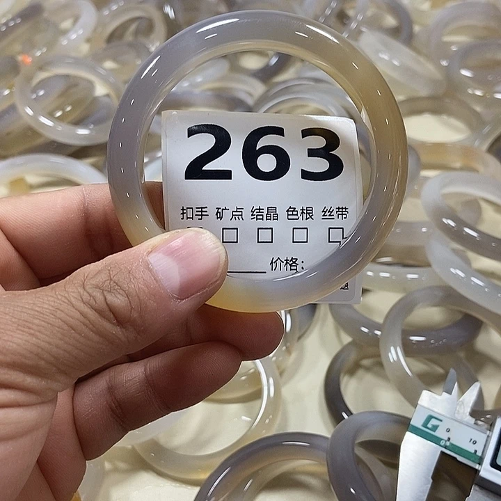 我***佛玛瑙/玉髓未镶嵌手镯