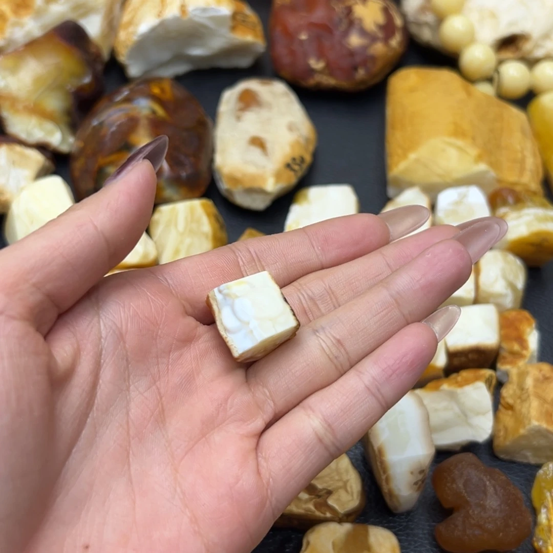 定制琥珀未镶嵌桃*飞蜜蜡