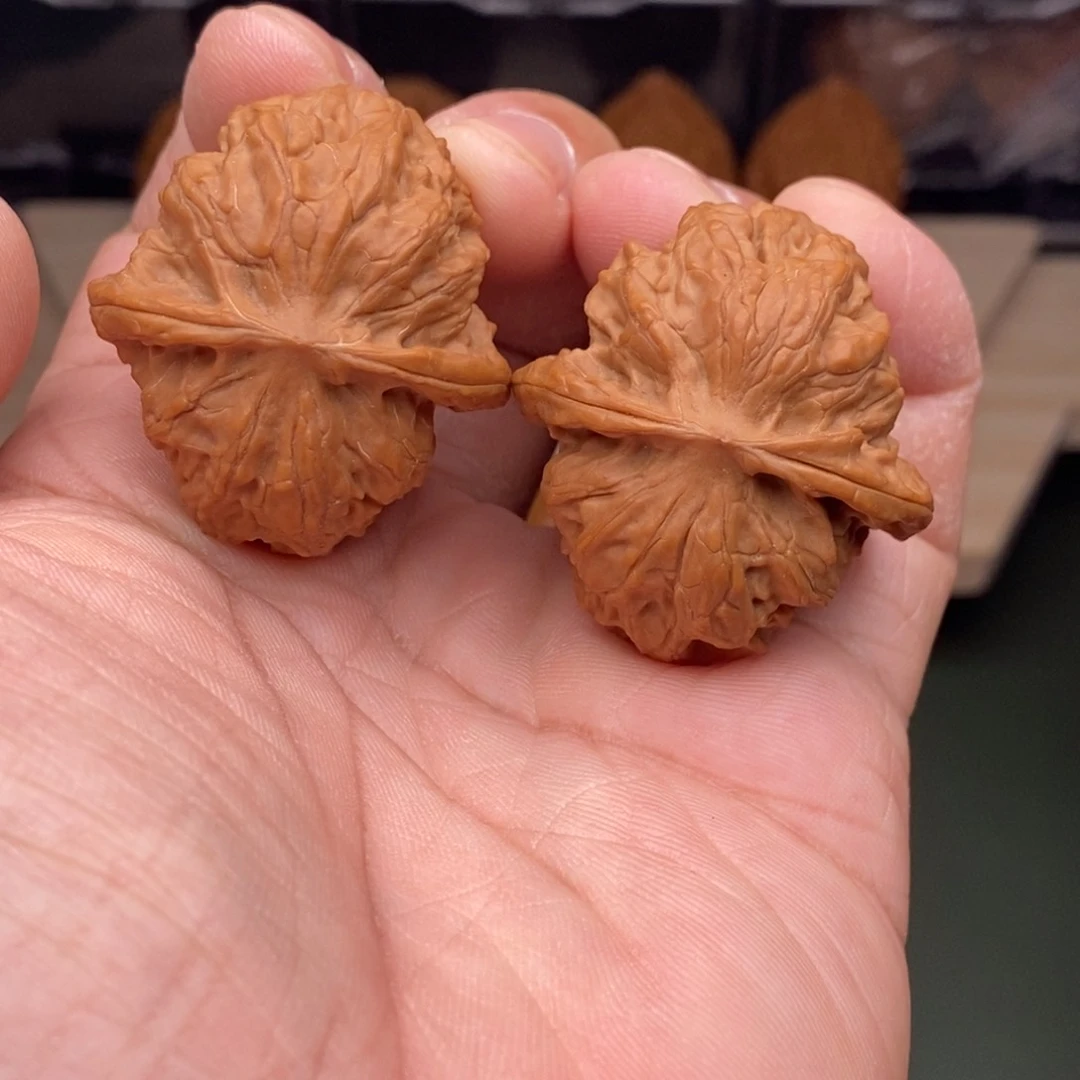 核桃把件 野狼狮子头