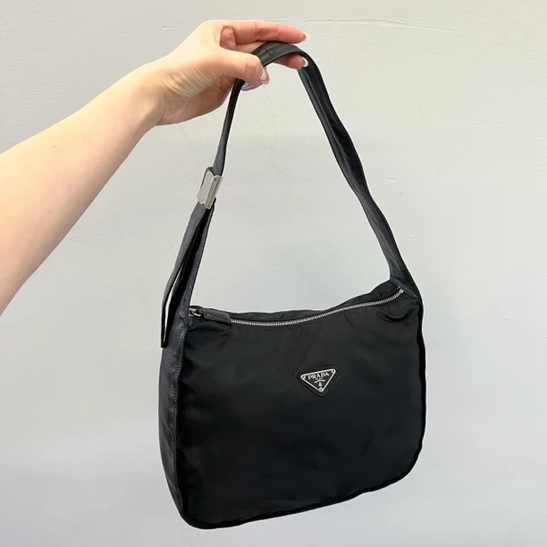 95新 Prada/普拉达 28降落伞尼龙单肩腋下女包022607简约黑色