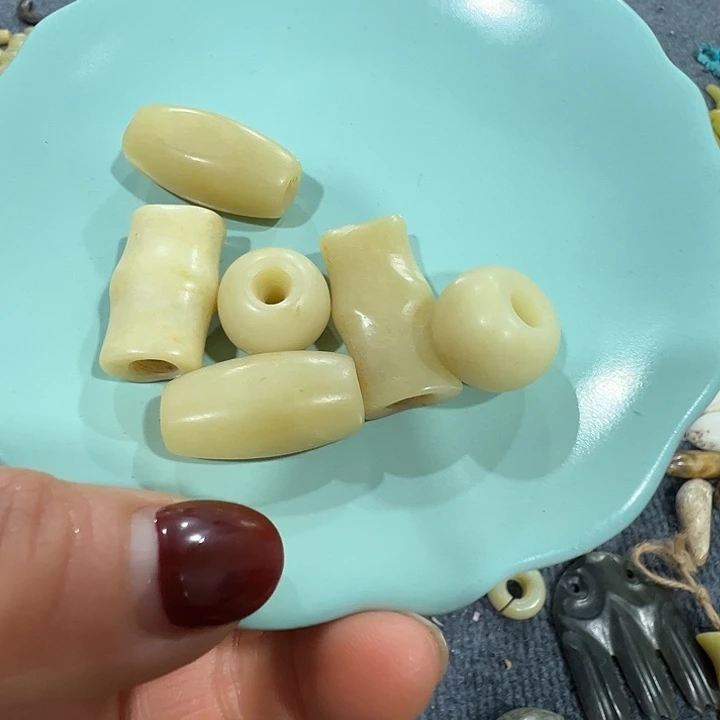 透闪石质玉未镶嵌挂件