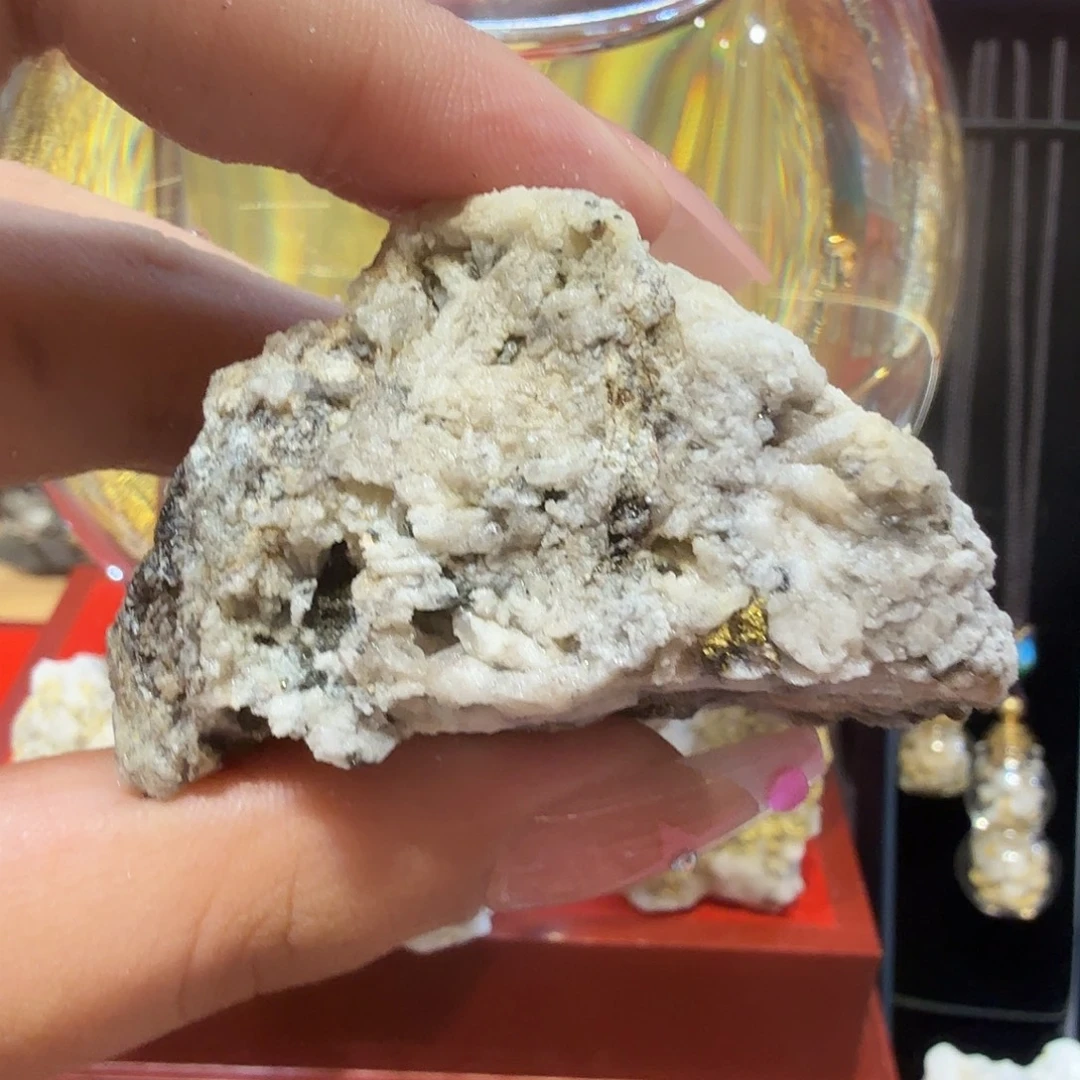 路遥聚金阁天然明金矿