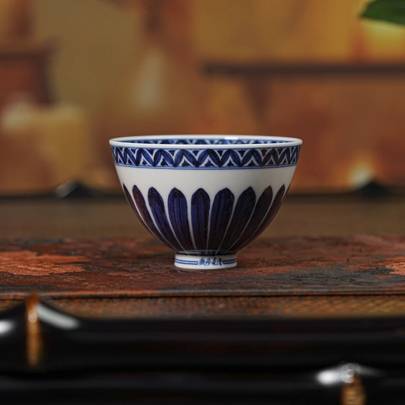 【墨舍名窑】手工手绘青花鸡心杯xygy101