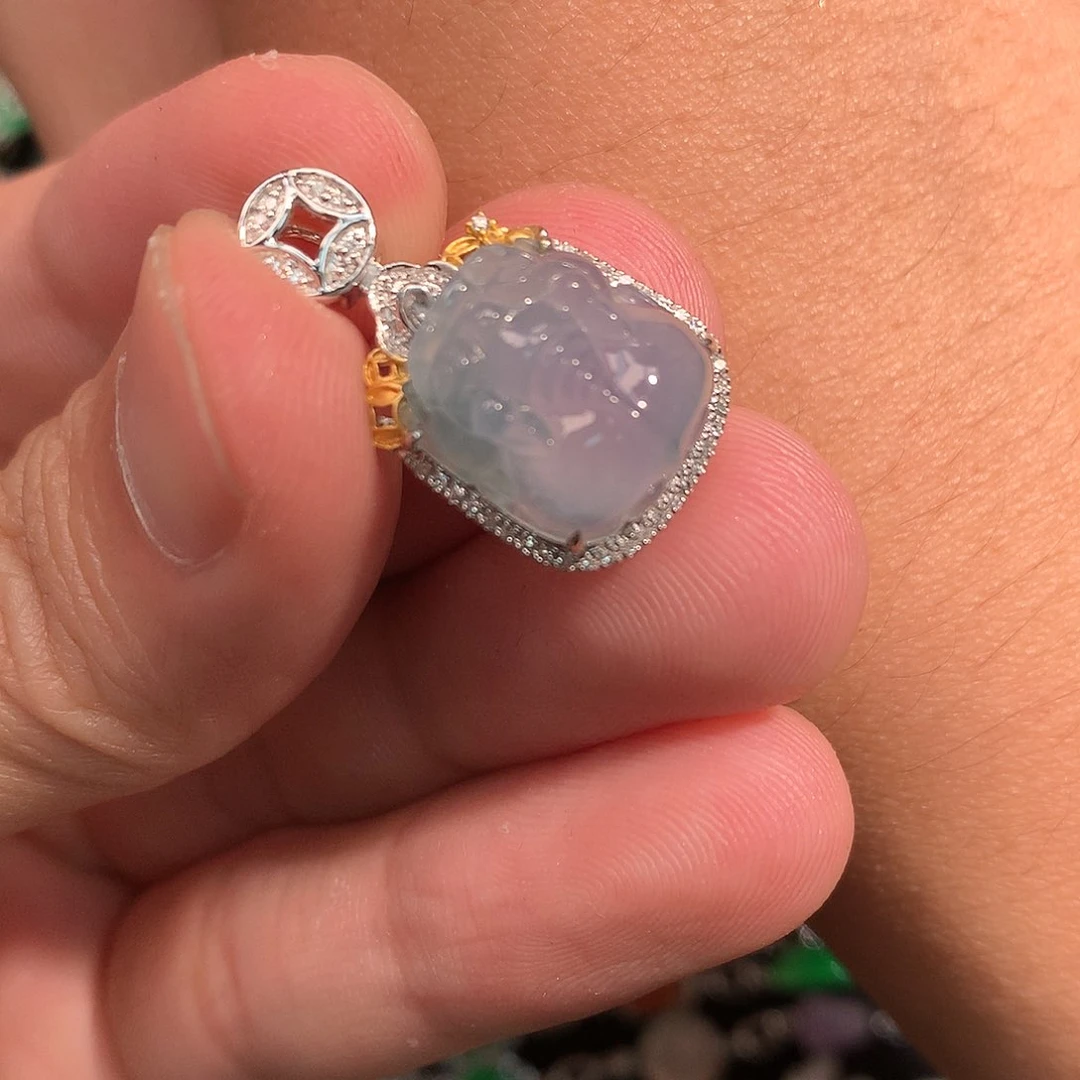 翡翠18K金镶嵌颈饰