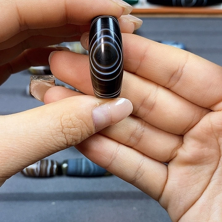 不***翁合金玛瑙/玉髓珠宝半成品