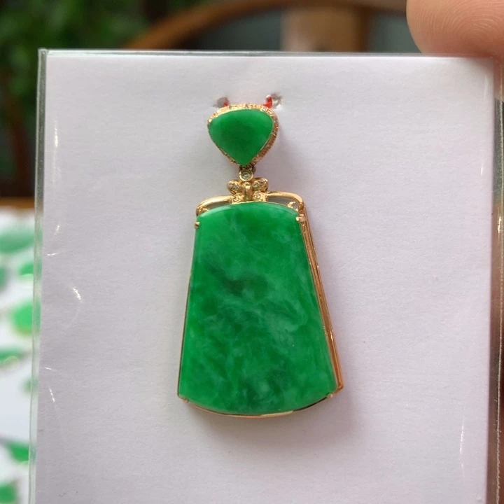 翡翠颈饰18K金镶嵌翡翠