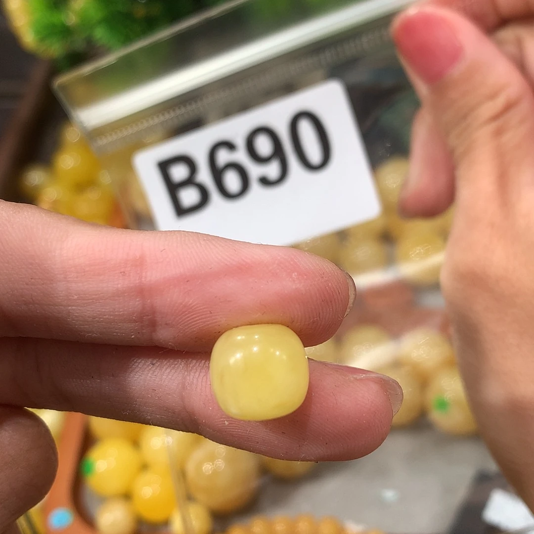 未镶嵌琥珀珠宝奇石11