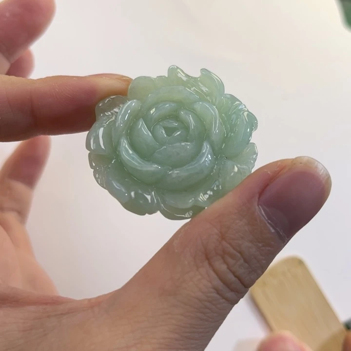 翡翠吊坠(赠链)未镶嵌代编织