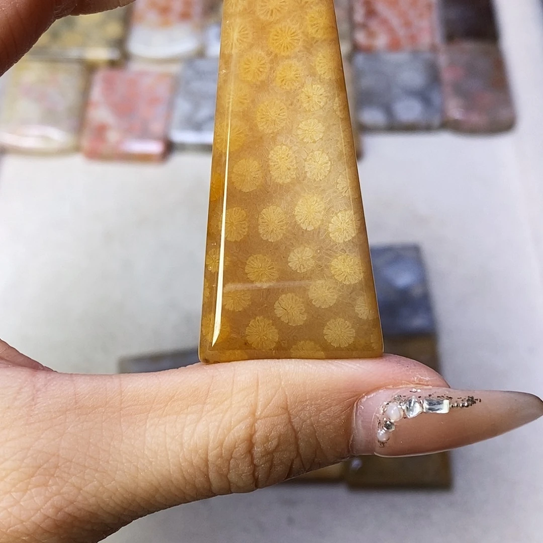 查罗石合金颈饰b***藕