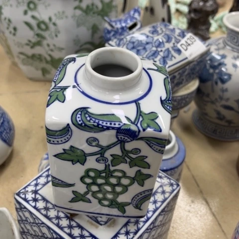 瓷片瑕疵陶瓶。。。。。。。。。。。。。。