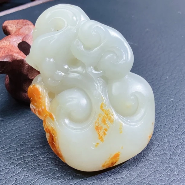 【伟伟鉴定】和田玉 新疆 籽 料 灵芝如意吊坠 50×35×16 手工雕刻