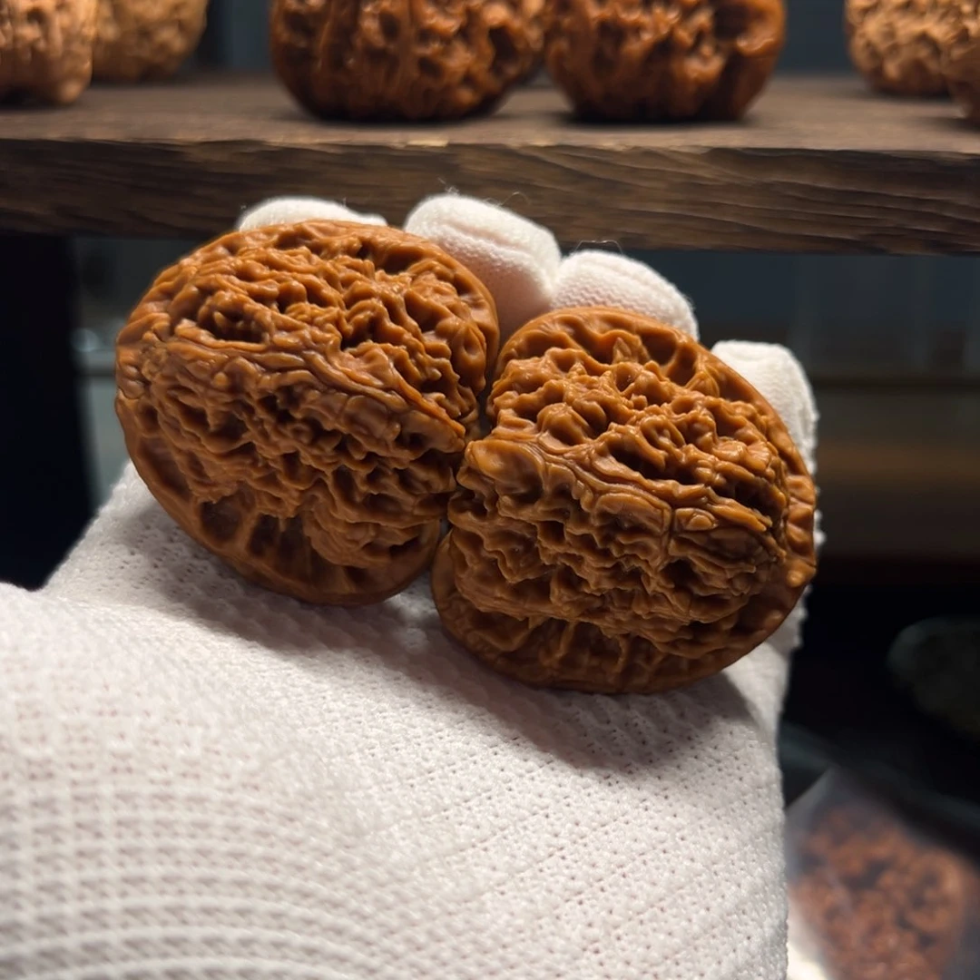 43尺寸 龙纹南疆石 一只尖部微微浮黄