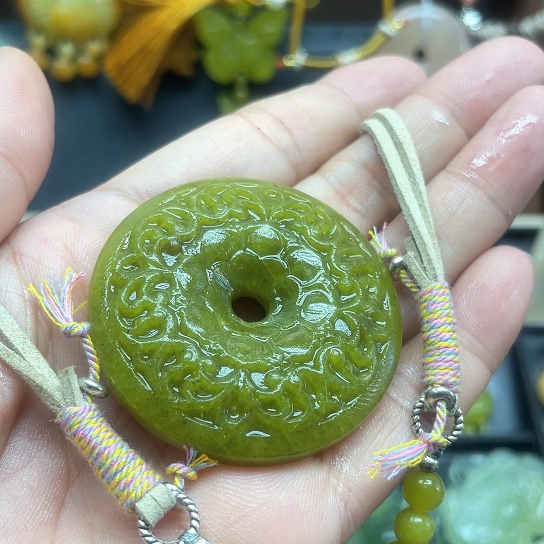 用***6蛇纹石玉未镶嵌颈饰