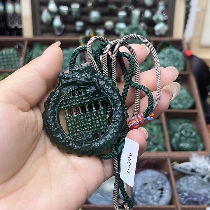 楠***A蛇纹石玉未镶嵌颈饰