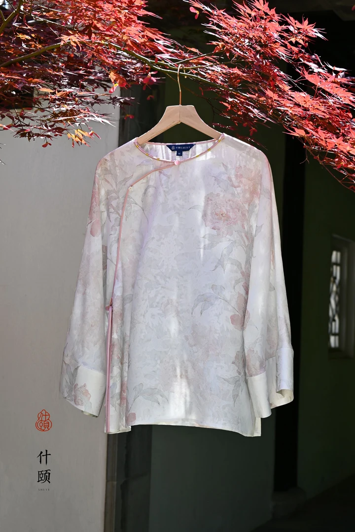 【苏州非遗织造三经绞罗】白色海棠印花罗圆领斜襟上衣